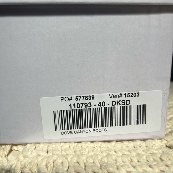 New in Box Sundance Dove Canyon Boots, Tan Suede size 40 EUR / 9 US - Picture 14 of 14